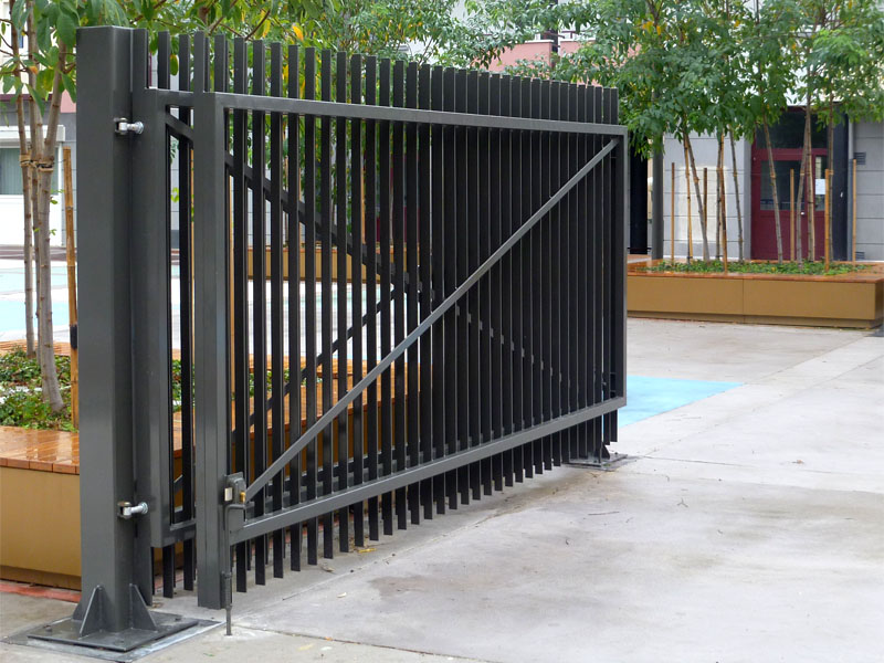 Portail métallique sur mesure ALP'SERRURERIE MÉTALLERIE